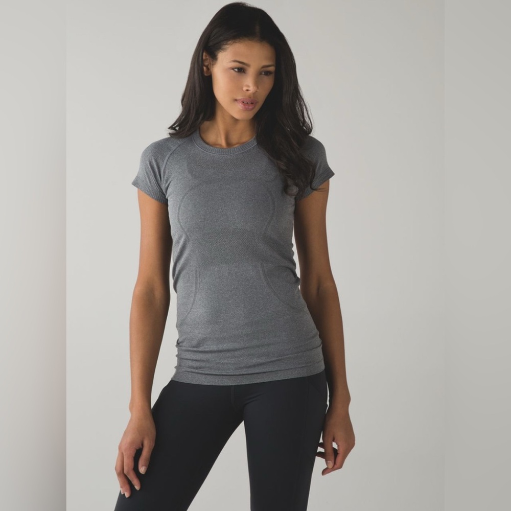 Lululemon Swiftly Tech Short Sleeve Crew
Heathered Slate Size 6